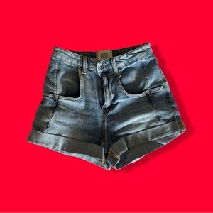 UO BDG Carrie Cuffed Denim High Waisted short